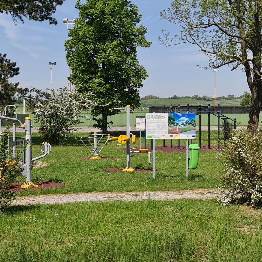 Louise'S Camper Hotell Neusiedl an der Zaya Exteriör bild