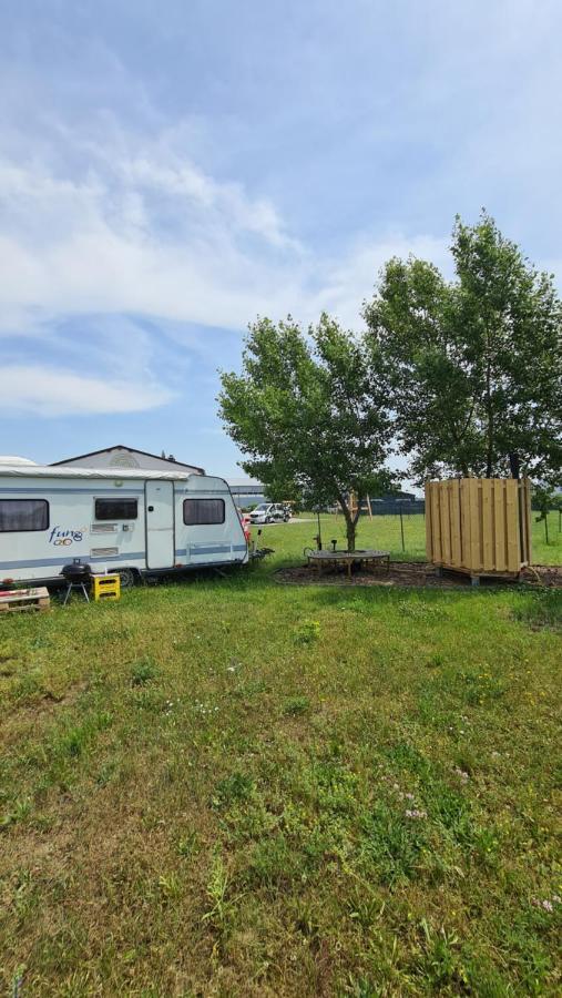 Louise'S Camper Hotell Neusiedl an der Zaya Exteriör bild