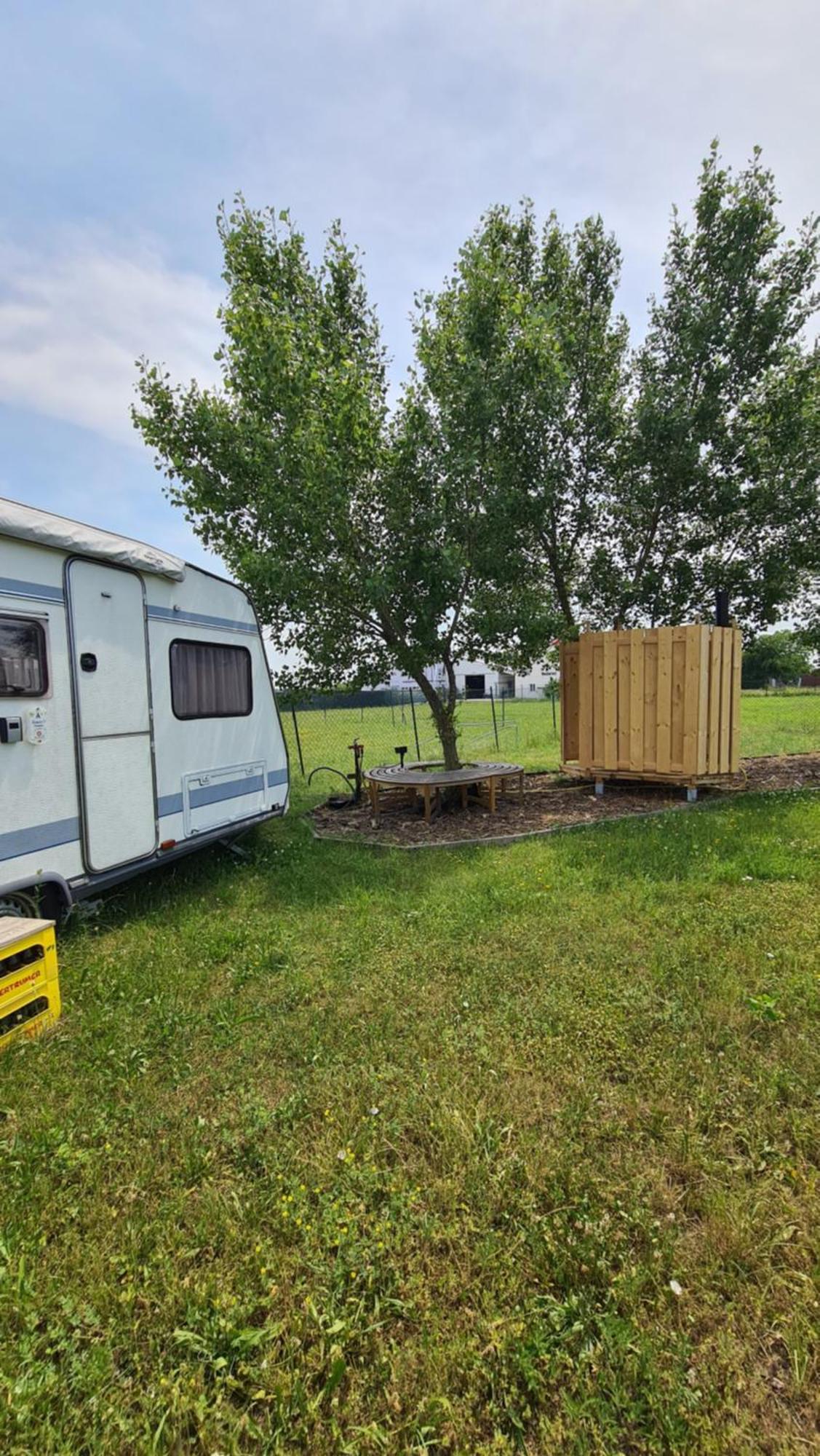 Louise'S Camper Hotell Neusiedl an der Zaya Exteriör bild
